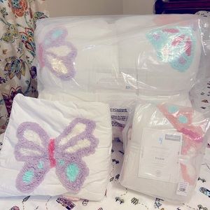NWT Pottery Barn Kids Full/Queen. Candlewick Butterfly Comforter & shams.